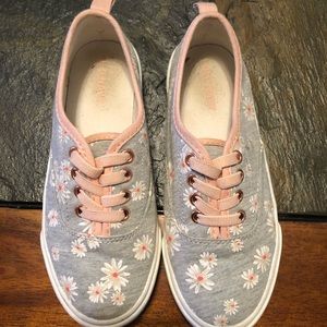 Girls Sz 13 slip on shoe.